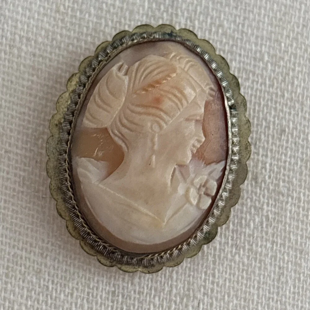 Antique 800 Silver Carved Shell Cameo Brooch Pin Pendant Right Facing Two Tone